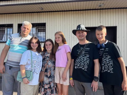 У входа в церковь