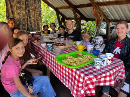 Общение в беседке