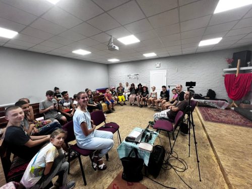 Молодежное служение